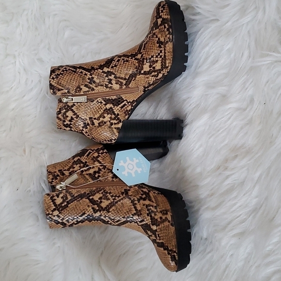 Kenneth Cole Snake Skin Booties - Picture 3 of 6